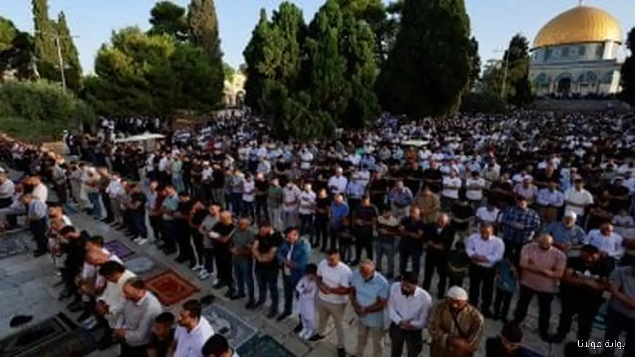 أكثر من 40 ألف فلسطيني يتوافدون لأداء صلاة الجمعة في المسجد الأقصى