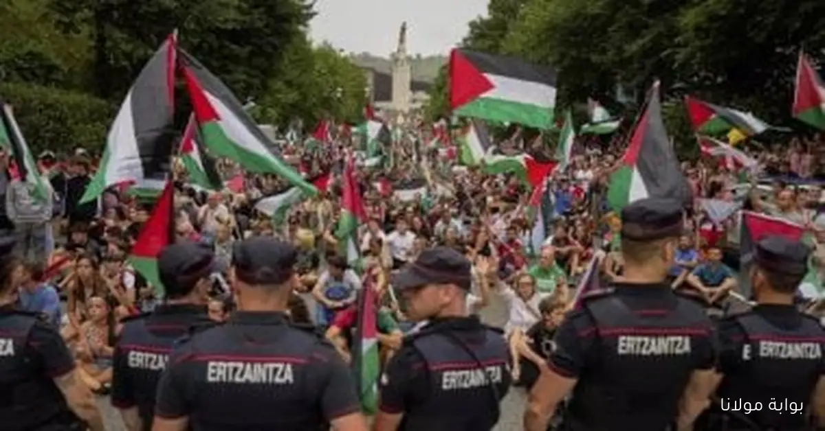 مظاهرة لدعم فلسطين تعرقل سباق دراجات في إسبانيا احتجاجًا على مشاركة فريق إسرائيلي