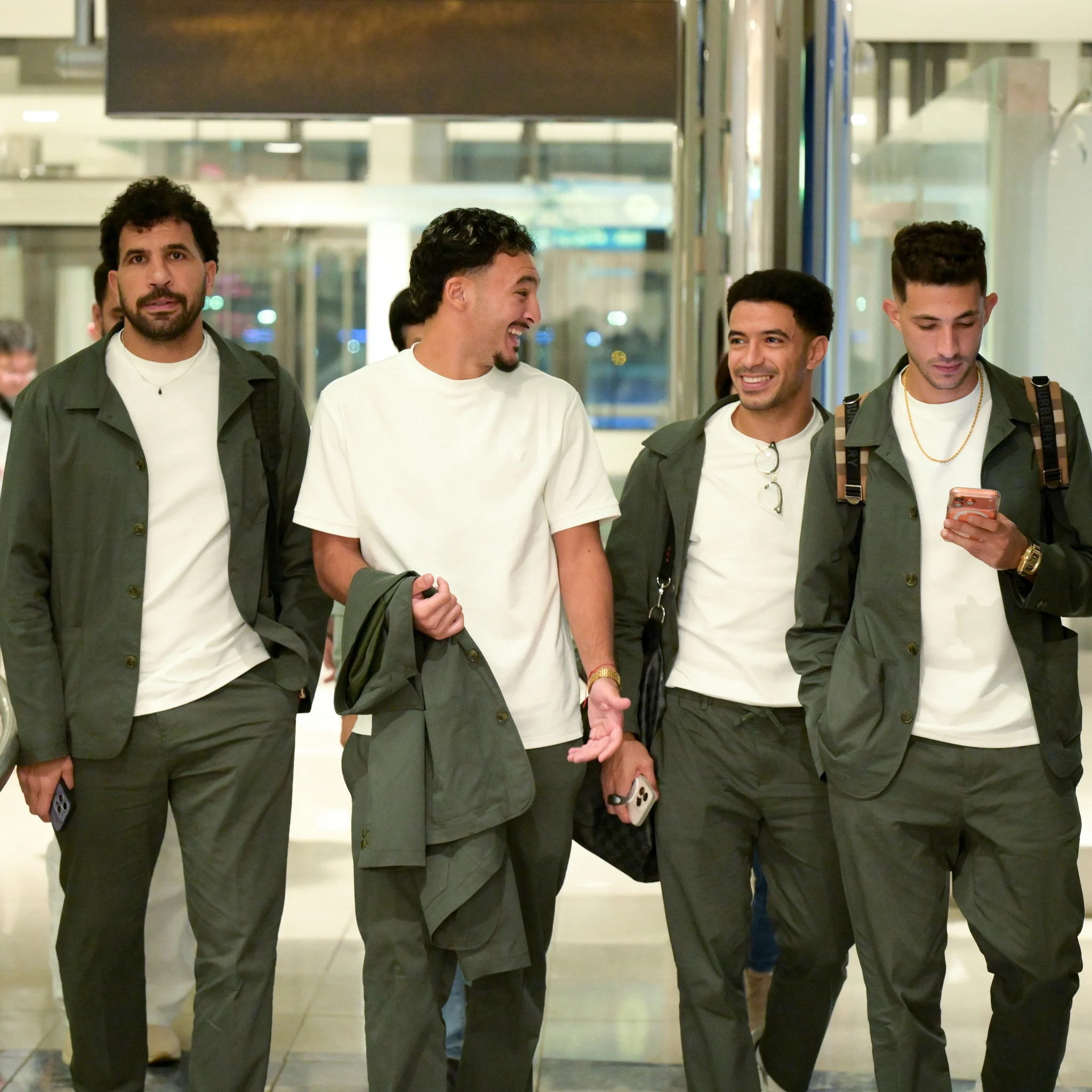 فرحة لاعبي الزمالك بعد الوصول إلى الإمارات