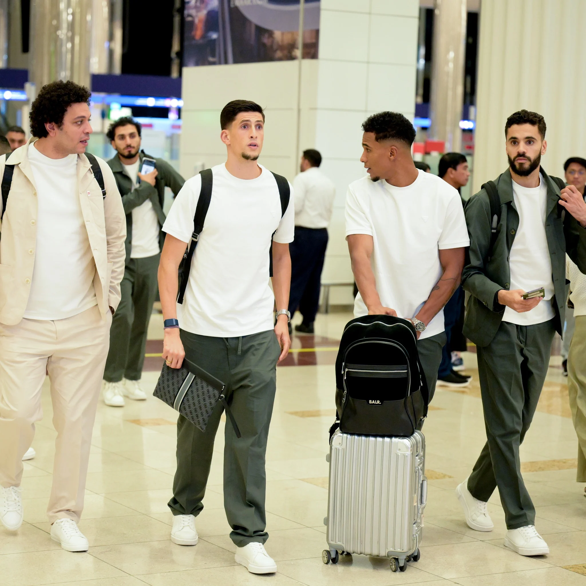 نجوم الزمالك بعد الوصول إلى الإمارات